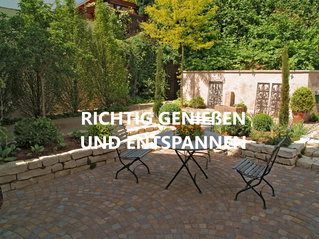 Gartenstühle und Tisch